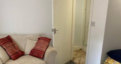 6 Bed - 5 Bath - Sleeps 6 - Free Parking