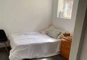 6 bedrooms, iron/ironing board, free WiFi, bed sheets