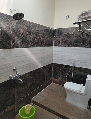 Kamar Superior, 1 Tempat Tidur King | Kamar mandi | Shower, handuk,  dan sabun