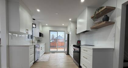 Seaway Valley Retreat
Spacious 5-bedroom home that sleeps up to 10 guests.