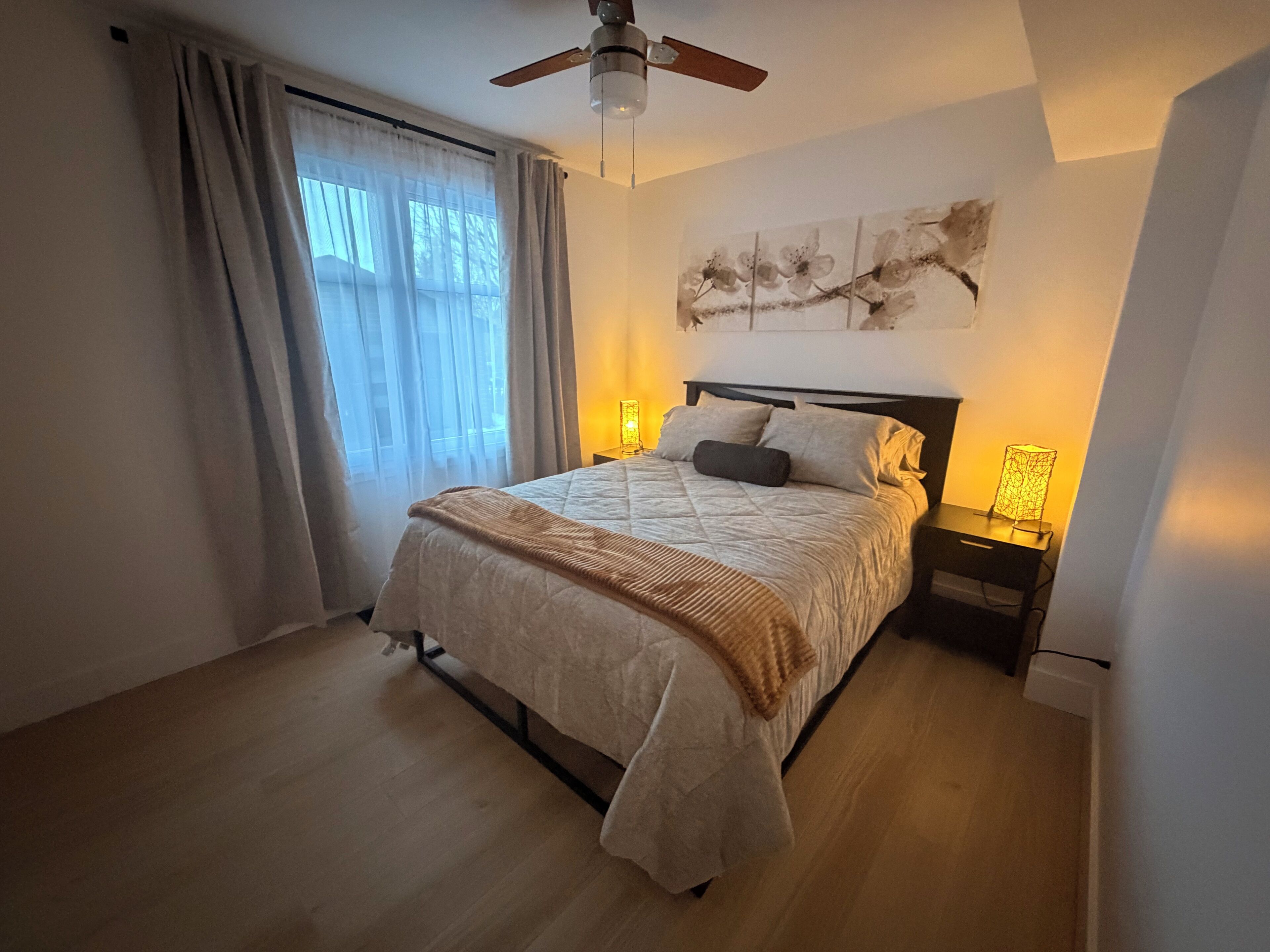 5 bedrooms, iron/ironing board, WiFi, bed sheets