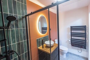 Bathroom - Cozy duplex in the center of Niort, pedestrian street. Pets welcome! (Niort)