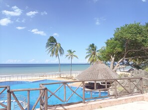 Indoor pool, outdoor pool - Ledger Plaza Bahari Beach Hotel (Dar es Salaam)