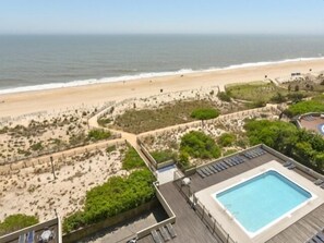 A rooftop pool with a view of the beach and ocean. - Direct ocean front 1 BR and Den, Pool, Parking, WiFi Beautifully Decorated (Ocean City)