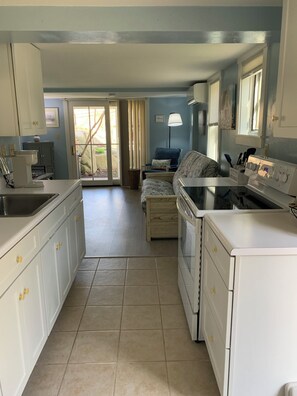 Interior - Welcoming 1-bedroom in charming Annisquam section of Gloucesterwith beach pass (Gloucester)
