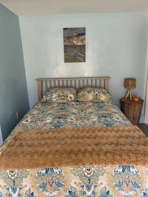 Room - Welcoming 1-bedroom in charming Annisquam section of Gloucesterwith beach pass (Gloucester)