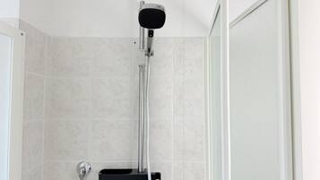 Doccia, bidet, asciugamani