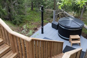 Room, 4 Bedrooms, Smoking | Outdoor spa tub