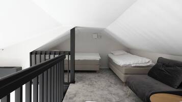Room, 4 Bedrooms, Smoking | 4 bedrooms