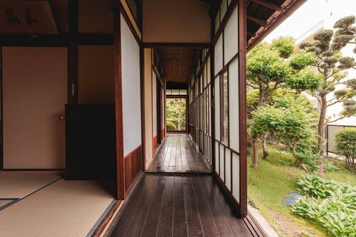 Whole House Rental - Historic Folk House Retreat