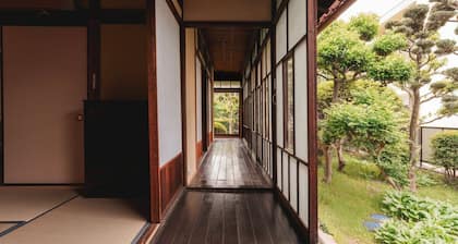 Whole House Rental - Historic Folk House Retreat