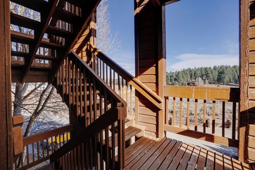 Condo close to hiking trails and base area