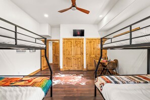 5 Schlafzimmer, Bügeleisen/Bügelbrett, WLAN, Bettwäsche