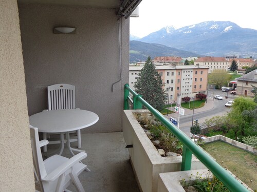 LARGE APARTMENT near historic center, shops and train station