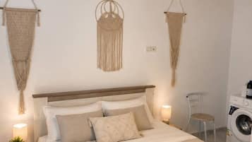 Iron/ironing board, WiFi, bed sheets