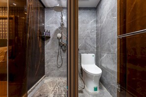 Shower, hair dryer, towels, soap - Boni Hotel Guangzhou Ximenkou Station (Guangzhou)