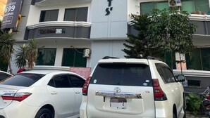 A multi-story building with a prominent sign reading 'MENU HEIGHTS.'