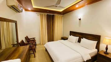 Apartment, Balcony, City View | Iron/ironing board, free WiFi