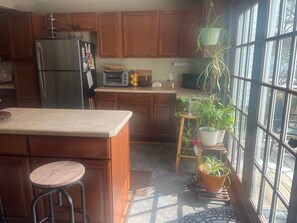 Private kitchen - Welcome to The Lemonade Stand--Charming 4 bedroom home located in Woodland. (Mansfield)
