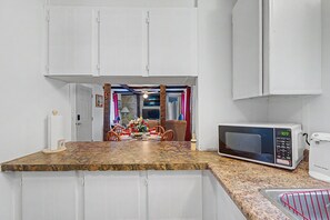 Interior - Quiet 2BR Retreat, Sleeps 4, Near Beaches & Nature (Maple Hill)