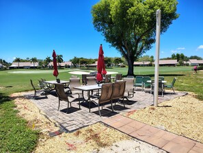 Outdoor dining - SWFL CONDO FUN - Relax and Unplug lots of extras (Fort Myers)