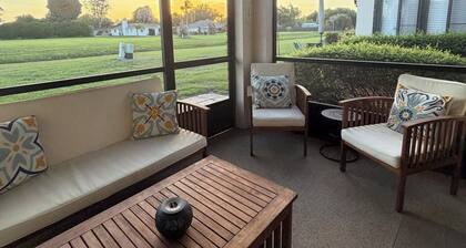 Beautiful 2 bedroom condo close toGolf courses and the Sebring race track