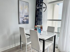 Dining - OCEAN VIEW, MODERN KING BED, CAROLINIAN RESORT (Myrtle Beach)