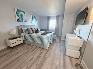 Iron/ironing board, WiFi, bed sheets - OCEAN VIEW, MODERN KING BED, CAROLINIAN RESORT (Myrtle Beach)