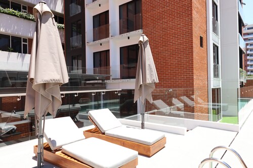 Cozy Luxury Apt steps away from La Estación Z10
With Pool