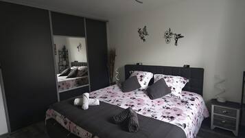 2 chambres, lit parapluie, Wi-Fi gratuit, draps fournis