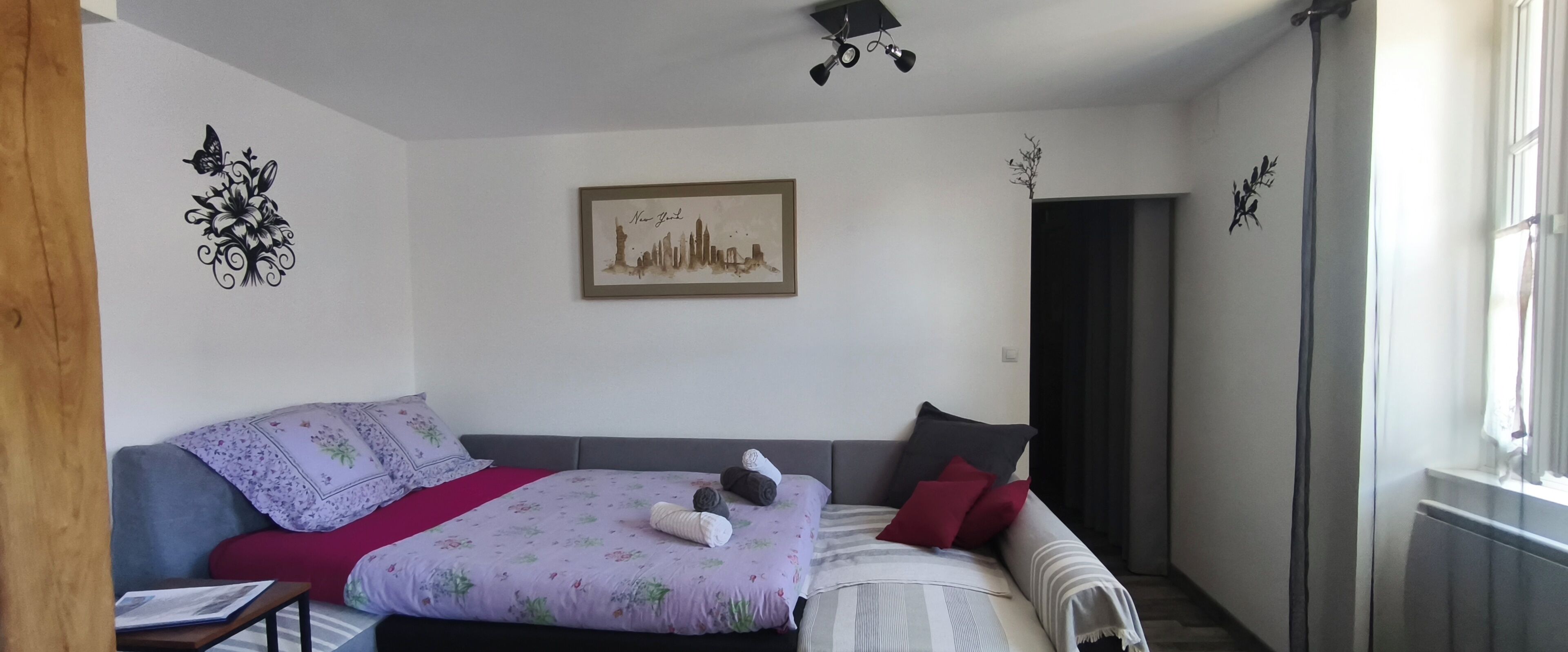 2 makuuhuonetta, vauvan matkasänky, ilmainen Wi-Fi, vuodevaatteet