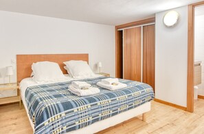 Iron/ironing board, WiFi, bed sheets - Duplex T2 (Unit 5A) overlooking Place du Capitole (Toulouse)