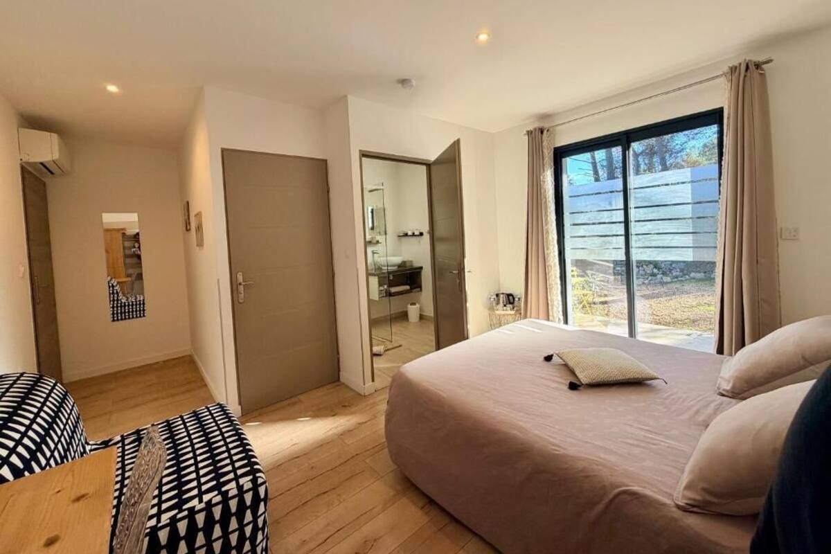 Double Room, Garden View | Blackout drapes, soundproofing, free WiFi