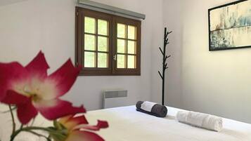 Iron/ironing board, WiFi, bed sheets