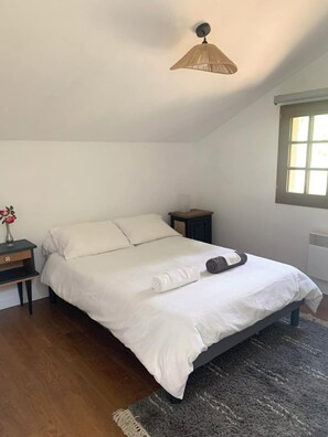 Ferros/tábuas de passar roupa, Wi-Fi, roupa de cama