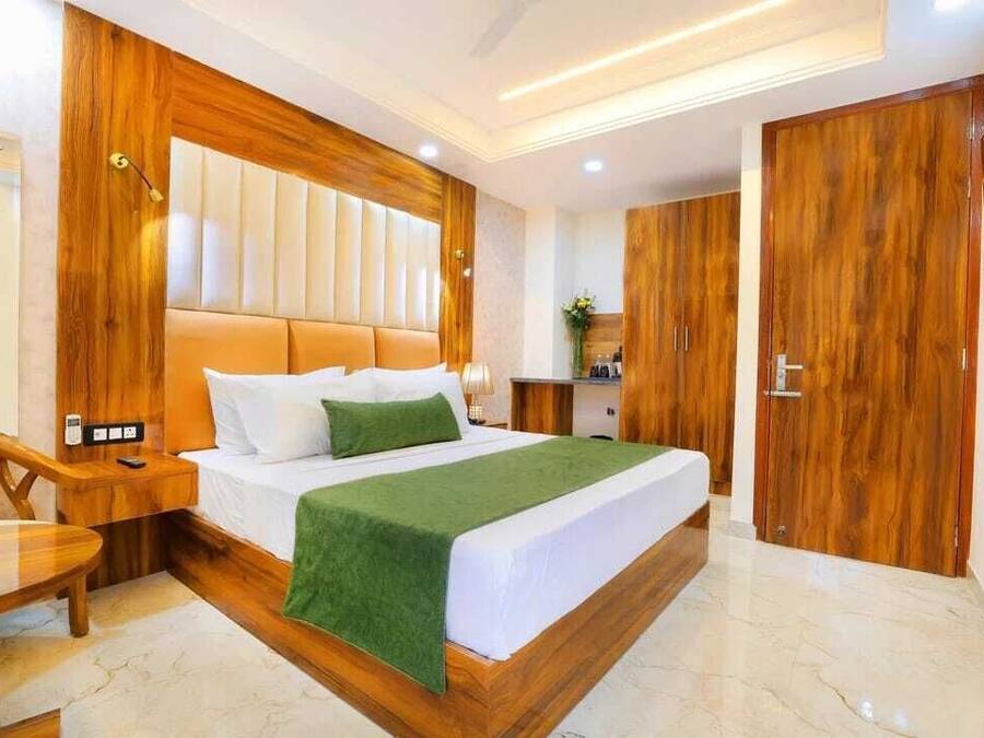 Quarto casal luxo, vista para a cidade | Escrivaninha, Wi-Fi de cortesia