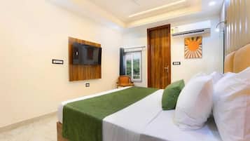 Quarto casal luxo, vista para a cidade | Escrivaninha, Wi-Fi de cortesia