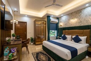 Deluxe-Doppelzimmer, Stadtblick | Schreibtisch, kostenloses WLAN