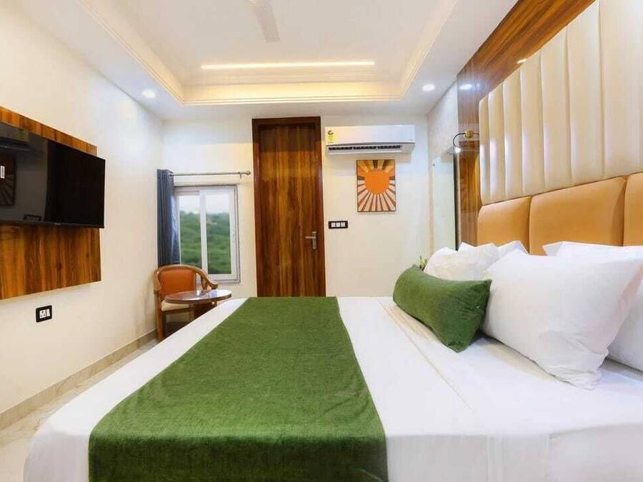 Quarto casal luxo, vista para a cidade | Escrivaninha, Wi-Fi de cortesia
