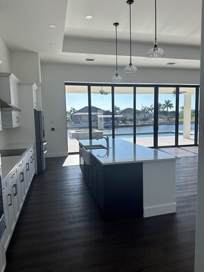 Private kitchen - Beautiful 2023 NW Cape Coral waterfront home with pool, hot tub, dock, kayaks (Cape Coral)
