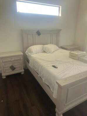 Iron/ironing board, WiFi, bed sheets - Beautiful 2023 NW Cape Coral waterfront home with pool, hot tub, dock, kayaks (Cape Coral)