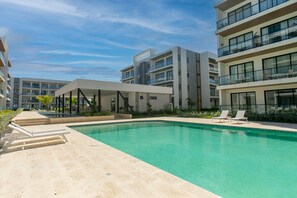 Pool - Artificial beach, swimming pools, gym, 1 bedroom (Punta Cana)