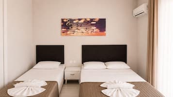 Triple Room, Balcony, Sea View | In-room safe, desk, free WiFi