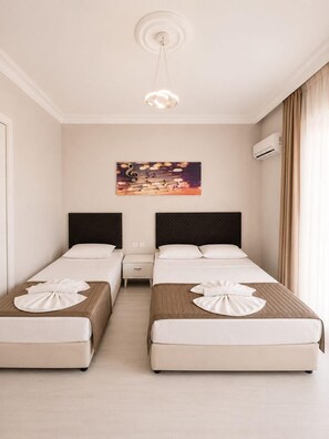 Triple Room, Balcony, Sea View - Giray Hotel (Antalya)