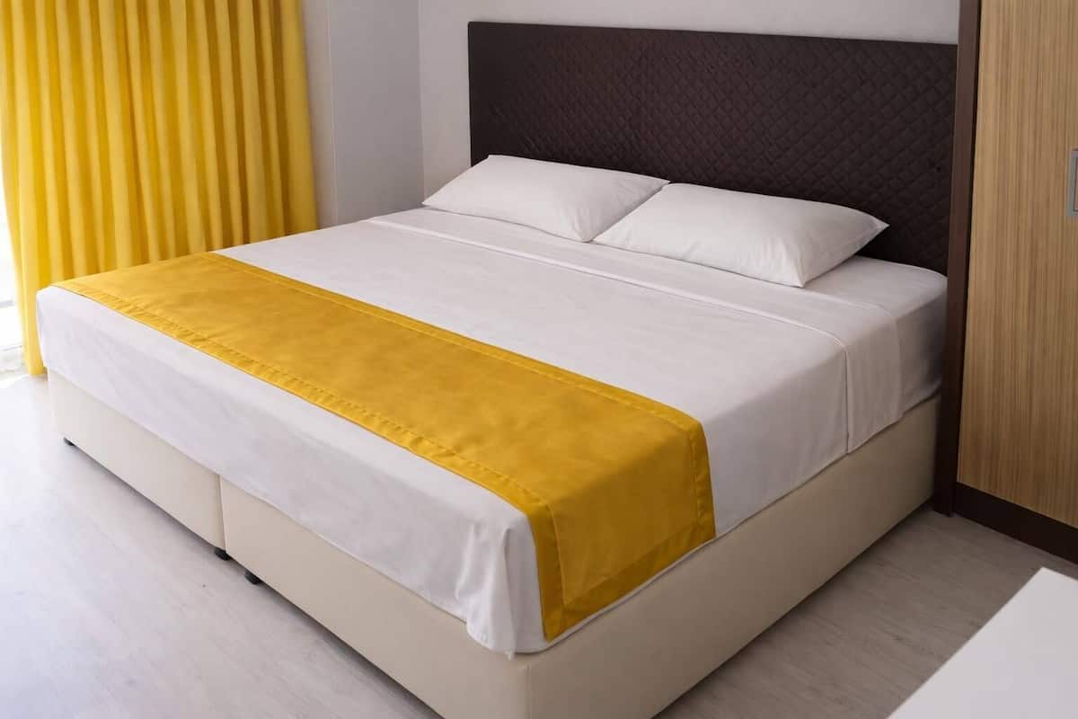 In-room safe, desk, free WiFi