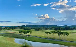 Golf - A luxurious 3-bed, 3.5-bath residence inside the Ritz-Carlton Reserve in Dorado (Dorado)
