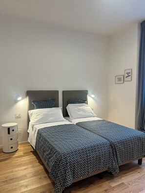 Een strijkplank/strijkijzer, gratis wifi, beddengoed