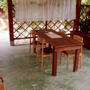 Outdoor dining - RIOMORO FARM (Abruzzo)