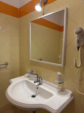 Bathroom - Vrbo Property (Pietre)