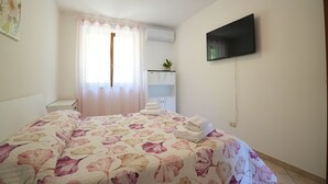 2 室のベッドルーム、アイロン / アイロン台、旅行用ベビーベッド、WiFi (無料)
